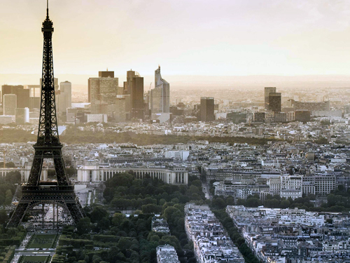 La fabrique identitaire du Grand Paris : entre espaces symbolique et politique