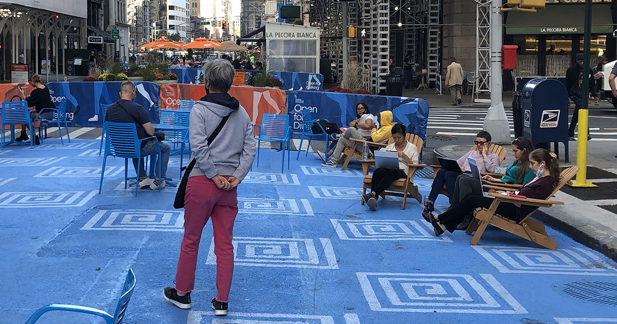 Urbanisme tactique: le débouchoir à ventouse, arme d'action massive